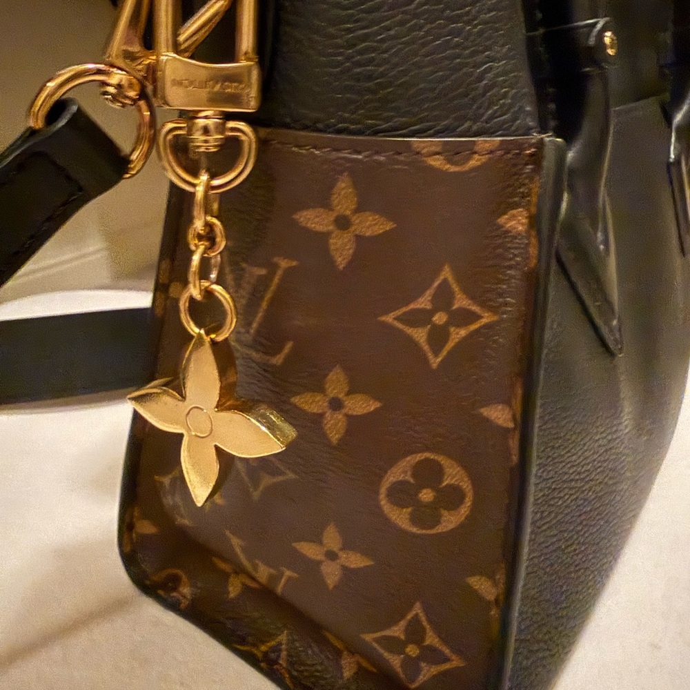 Louis Vuitton Gold Floral Key Holder - Picture 5 of 6